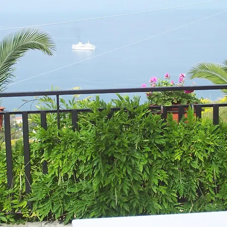 La Roccia Bed & Breakfast 3*